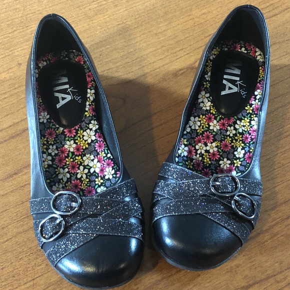 MIA Other - 3/$10 MIA sparkly buckle flats